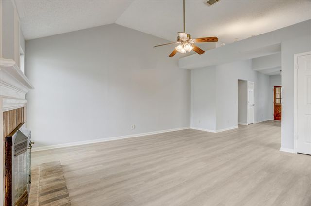 307 E Sutton Square, Stafford, TX 77477
