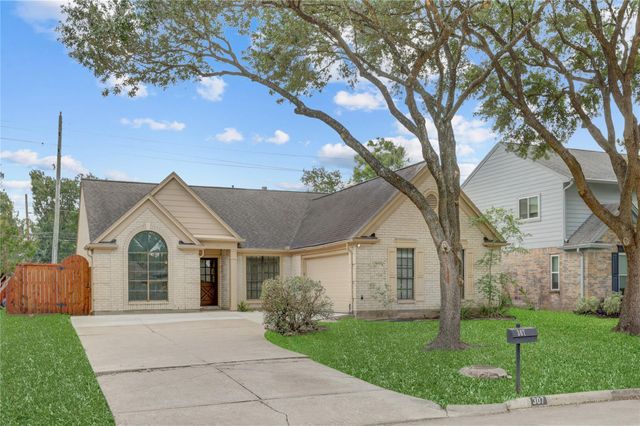 307 E Sutton Square, Stafford, TX 77477