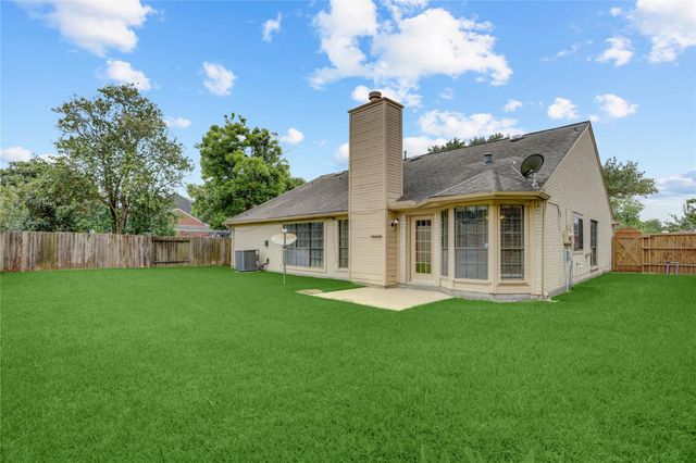 307 E Sutton Square, Stafford, TX 77477