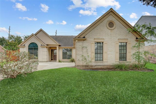 307 E Sutton Square, Stafford, TX 77477