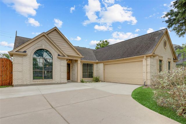 307 E Sutton Square, Stafford, TX 77477