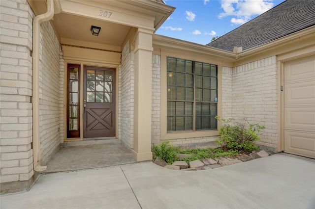 307 E Sutton Square, Stafford, TX 77477