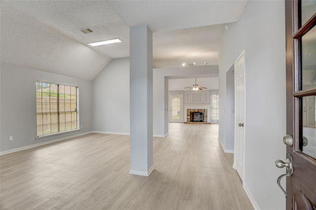 307 E Sutton Square, Stafford, TX 77477