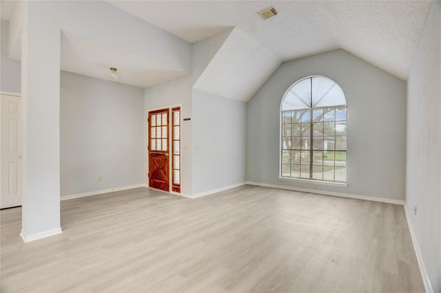 307 E Sutton Square, Stafford, TX 77477
