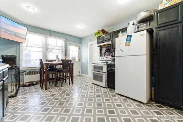 52 Park Avenue, Flemington, NJ 08822