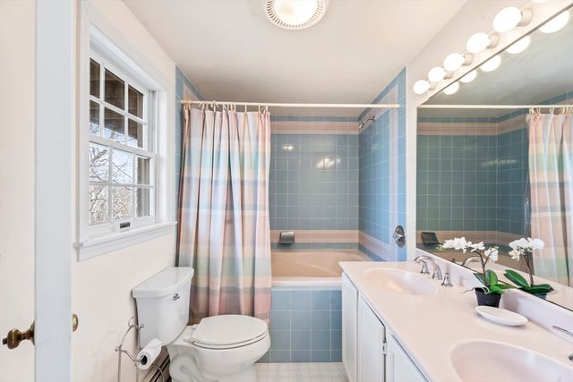 81 Whalers Walk, Edgartown, MA 02539