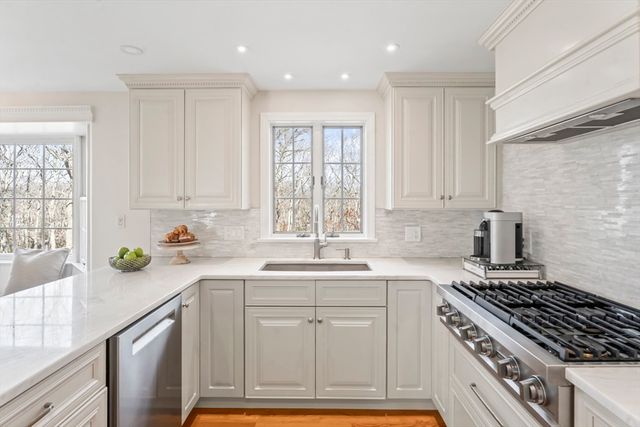 81 Whalers Walk, Edgartown, MA 02539