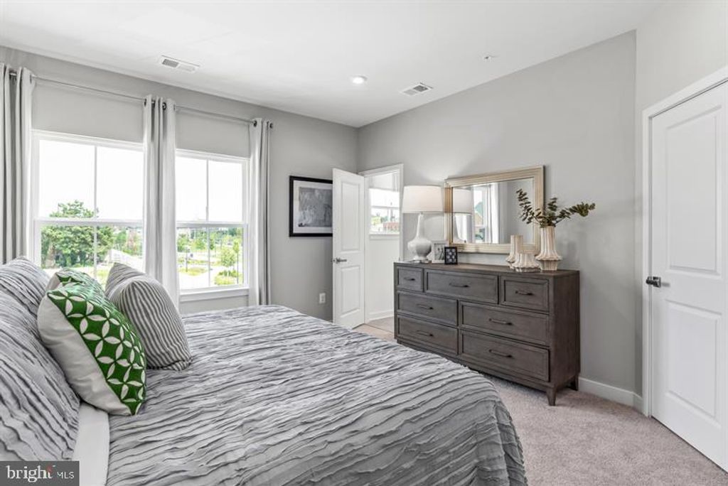 Image 13 of property listing at 2244 WATERFRONT WAY, Baltimore, MD 21230