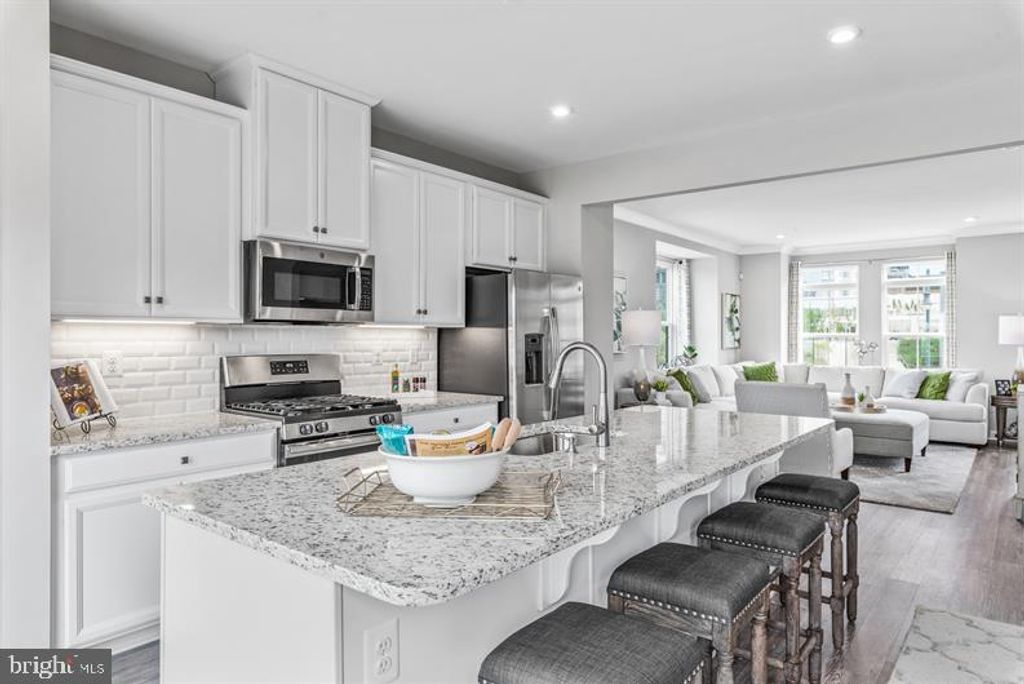 Image 3 of property listing at 2244 WATERFRONT WAY, Baltimore, MD 21230