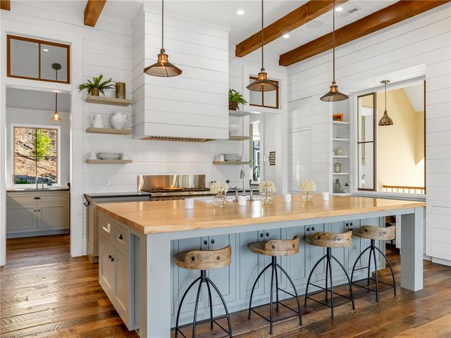 1067 Cliffs Vista Parkway, Six Mile, SC 29682