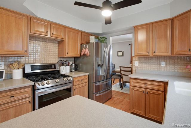 13853 Deepwood Court, Sterling Heights, MI 48312