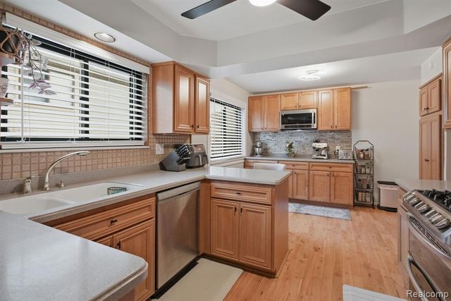 13853 Deepwood Court, Sterling Heights, MI 48312