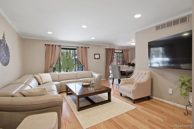 13853 Deepwood Court, Sterling Heights, MI 48312