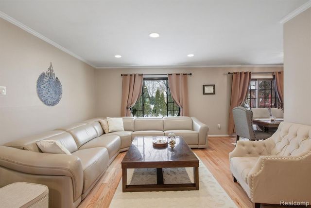 13853 Deepwood Court, Sterling Heights, MI 48312