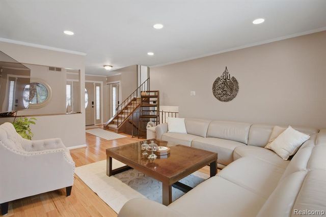 13853 Deepwood Court, Sterling Heights, MI 48312