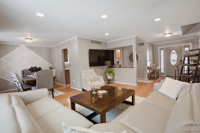 13853 Deepwood Court, Sterling Heights, MI 48312