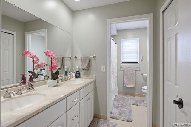 13853 Deepwood Court, Sterling Heights, MI 48312