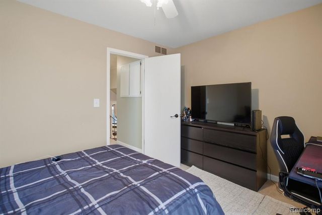 13853 Deepwood Court, Sterling Heights, MI 48312