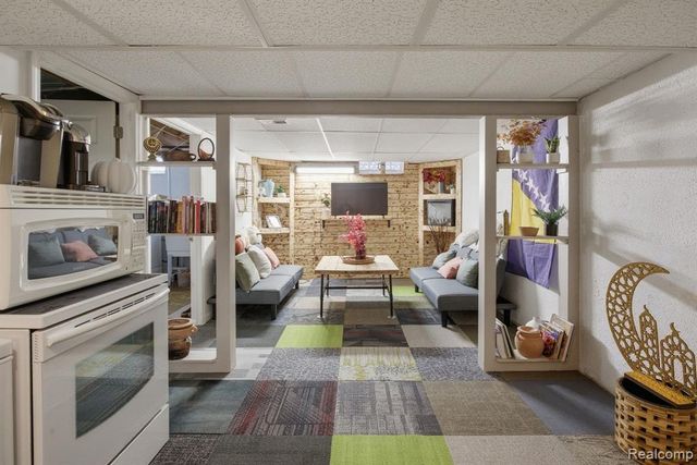 13853 Deepwood Court, Sterling Heights, MI 48312