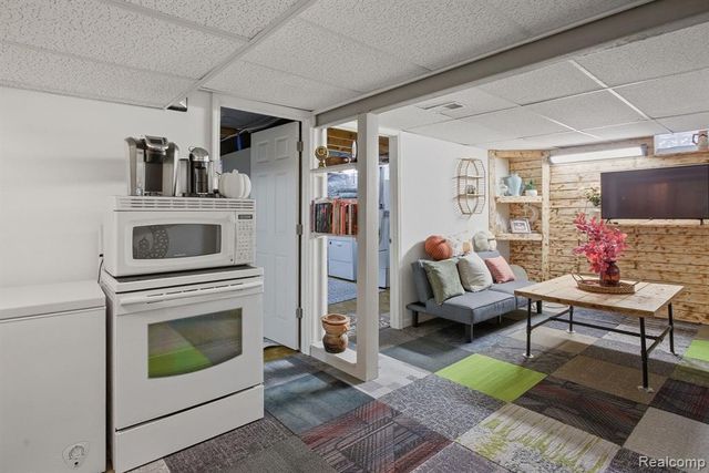 13853 Deepwood Court, Sterling Heights, MI 48312