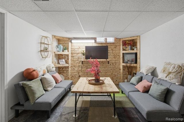 13853 Deepwood Court, Sterling Heights, MI 48312