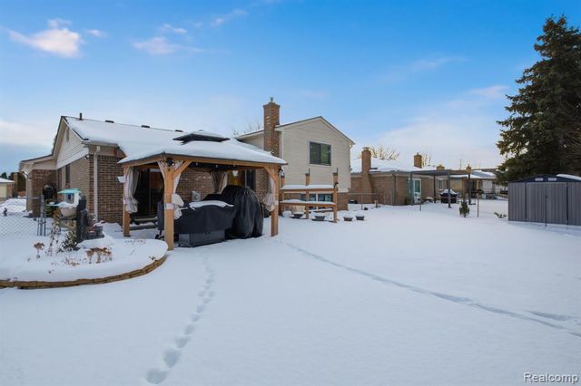 13853 Deepwood Court, Sterling Heights, MI 48312