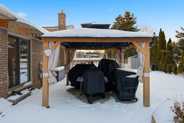 13853 Deepwood Court, Sterling Heights, MI 48312