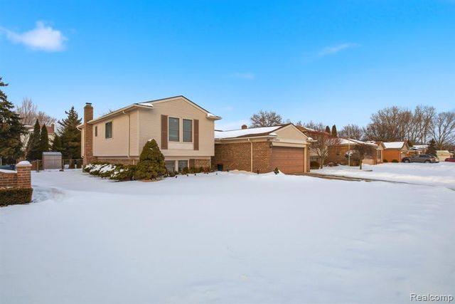 13853 Deepwood Court, Sterling Heights, MI 48312