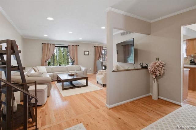 13853 Deepwood Court, Sterling Heights, MI 48312