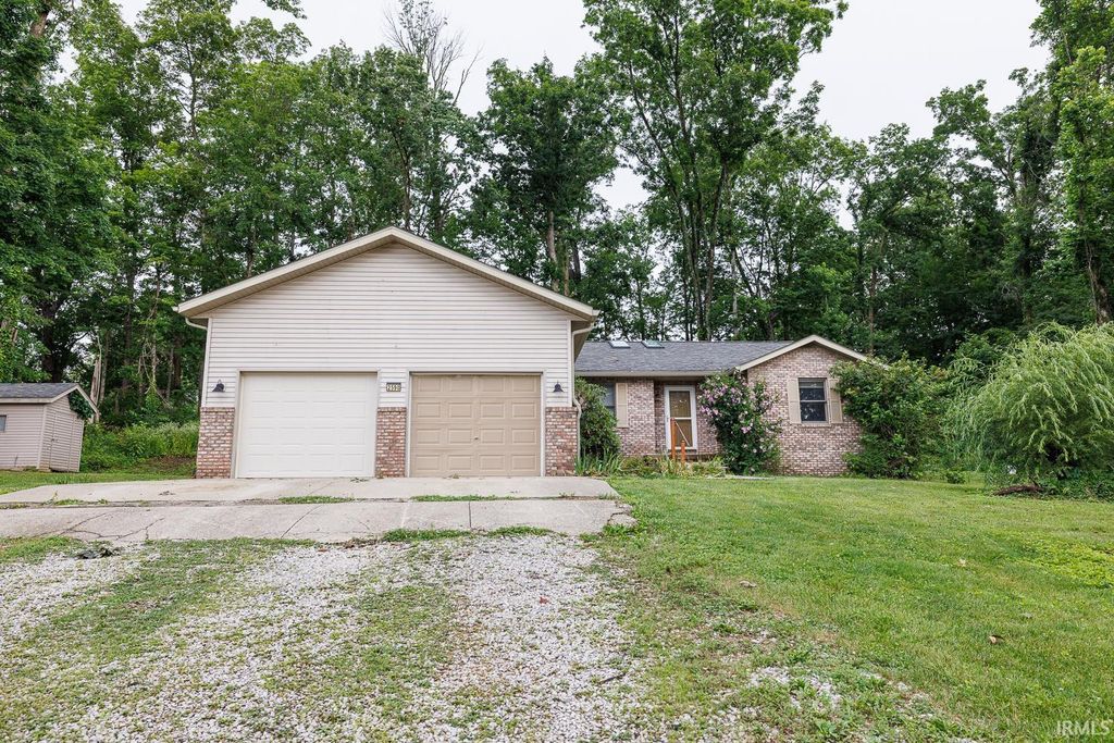 2590 W Double Downs Court, Bloomington, IN 47403