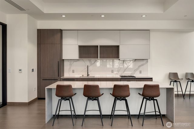 889 Avenue Square NE #504, Bellevue, WA 98004