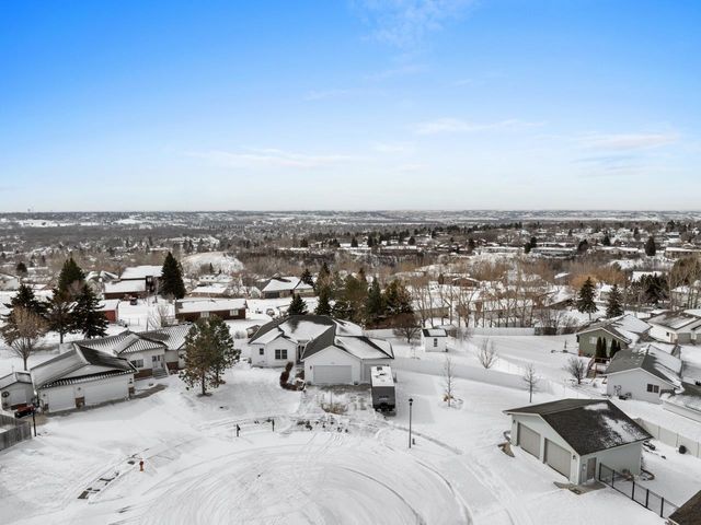 1901 14th St NW, Minot, ND 58703