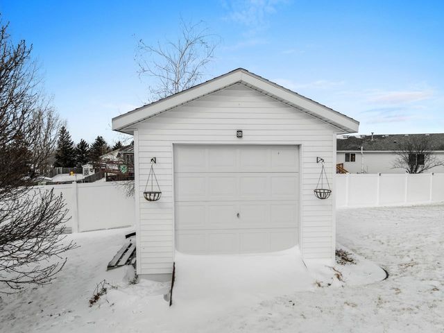 1901 14th St NW, Minot, ND 58703