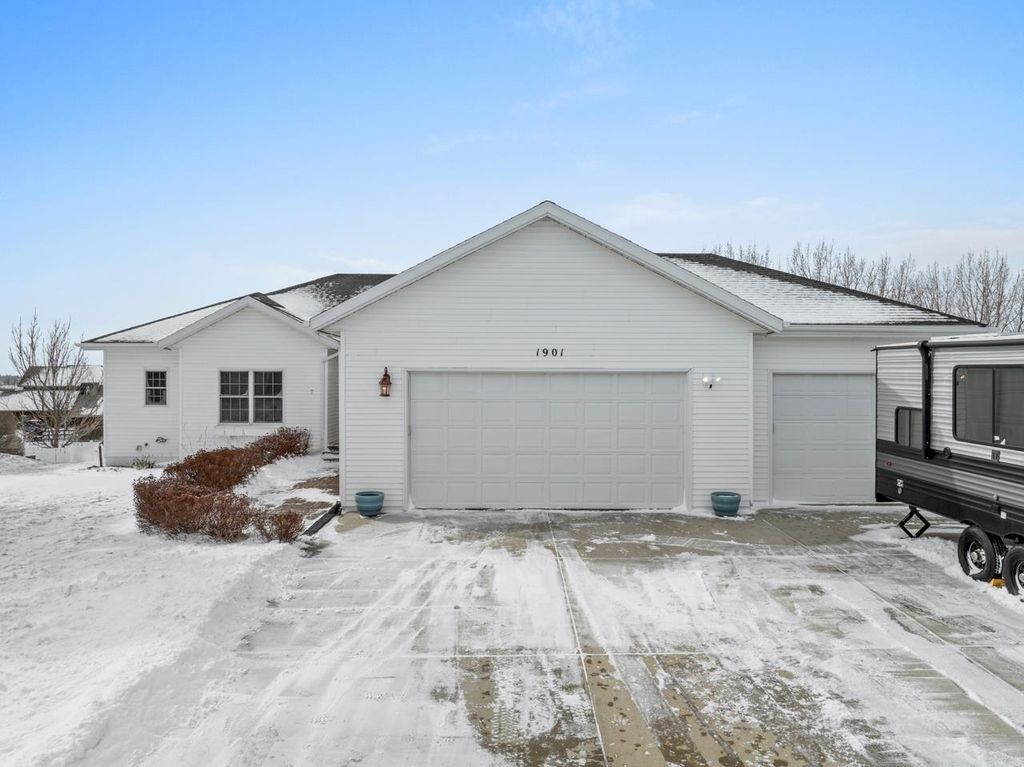 1901 14th St NW, Minot, ND 58703