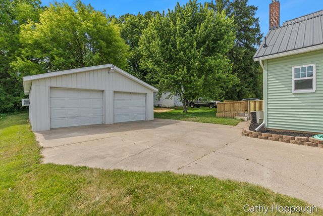 641 N Jackson Street, Ionia City, MI 48846
