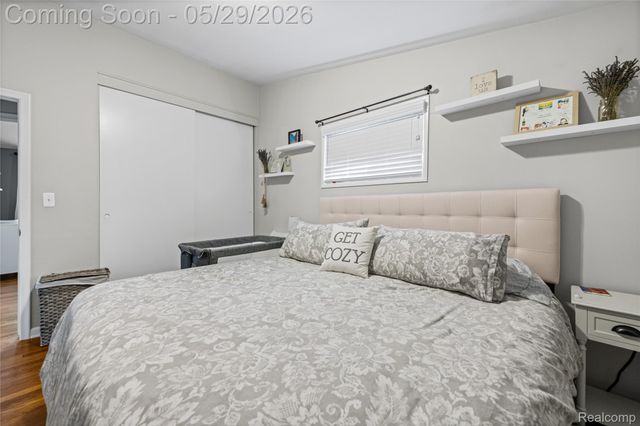 32601 Holden Drive, Warren, MI 48092