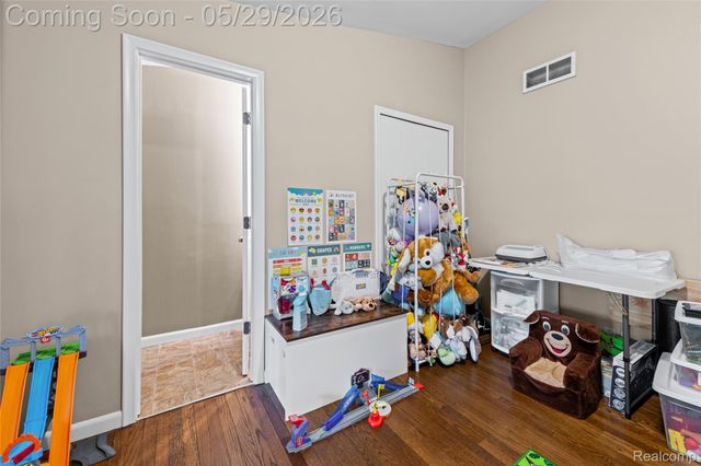 32601 Holden Drive, Warren, MI 48092