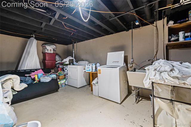 32601 Holden Drive, Warren, MI 48092