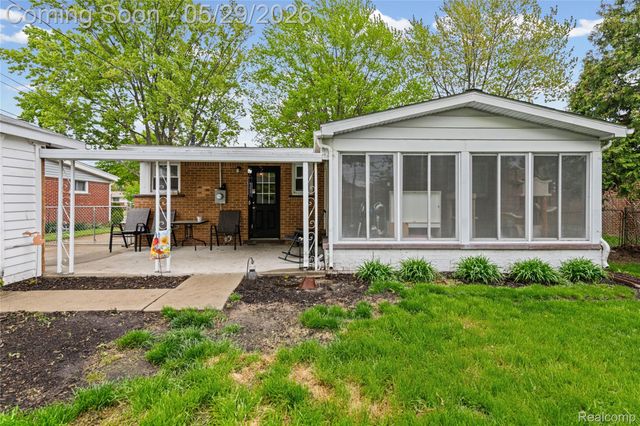 32601 Holden Drive, Warren, MI 48092