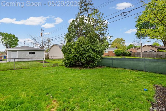 32601 Holden Drive, Warren, MI 48092