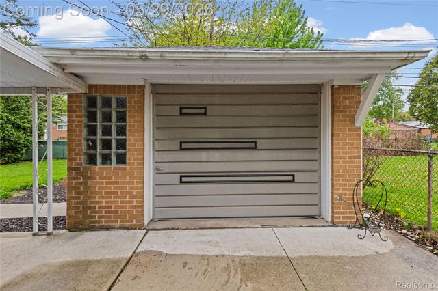 32601 Holden Drive, Warren, MI 48092
