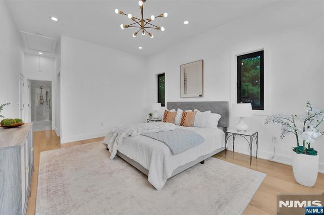 8 Fordham Road, Livingston, NJ 07039