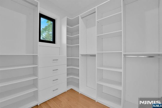 8 Fordham Road, Livingston, NJ 07039