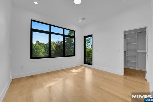 8 Fordham Road, Livingston, NJ 07039