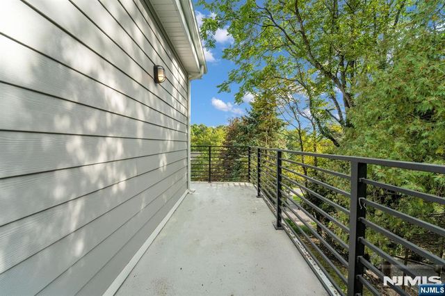 8 Fordham Road, Livingston, NJ 07039