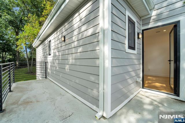 8 Fordham Road, Livingston, NJ 07039