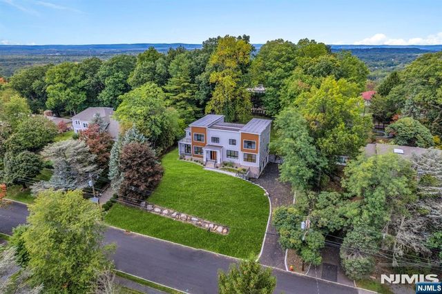 8 Fordham Road, Livingston, NJ 07039