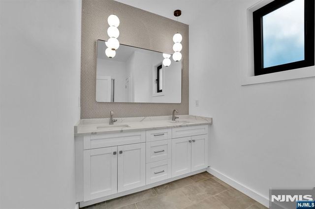 8 Fordham Road, Livingston, NJ 07039