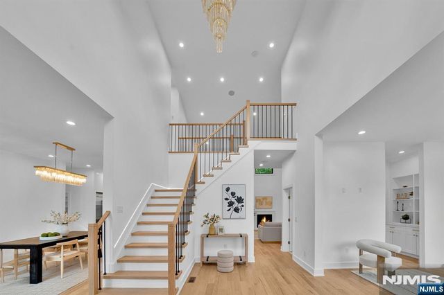 8 Fordham Road, Livingston, NJ 07039