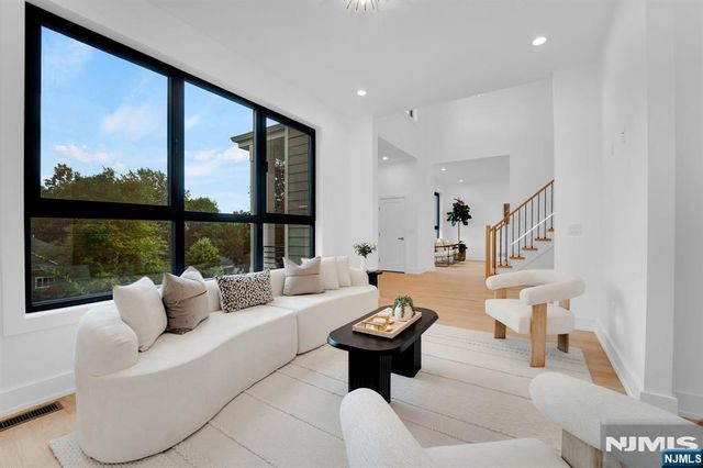 8 Fordham Road, Livingston, NJ 07039